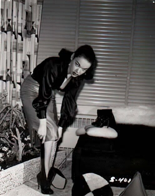 Vintage Erotica and Photo Image Galleries of Classic Women Nude in the 1950's