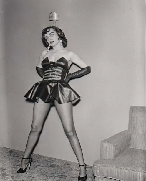 Vintage Erotica and Photo Image Galleries of Classic Women Nude in the 1950's