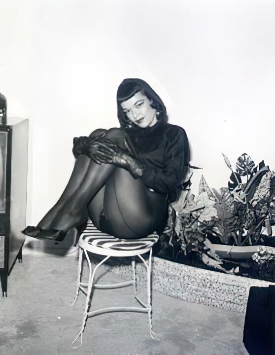 Vintage Erotica and Photo Image Galleries of Classic Women Nude in the 1950's