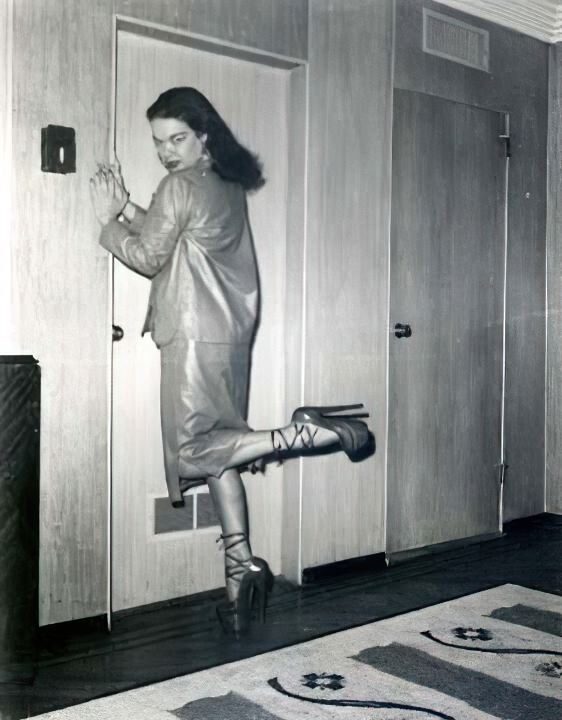 Vintage Erotica and Photo Image Galleries of Classic Women Nude in the 1950's