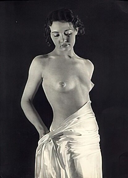 Retro Girls naked in the 1930's Vintage Women and Girls nude in the 1930's