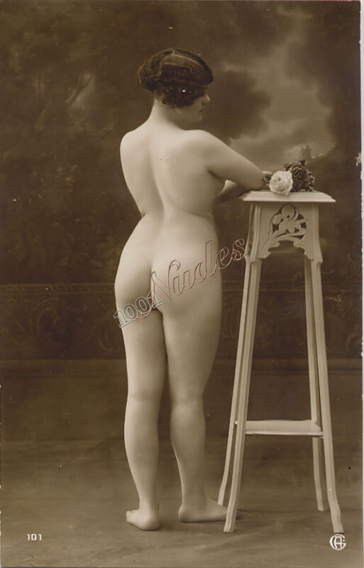 Volume 1 of Black and White Image of Naked / Nude Woman in the Classic Retro Period Volume 1 of Black and White Photo of Naked / Nude Women and Girls in the Vintage Era