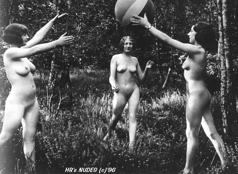 Classic Vintage Retro Nude Men and Women in Full Black and White from 1800s to the 1920's Volume 3 of Vintage Erotica and Photo Image Galleries of Classic Women Nude in the 1800s to the 1920s