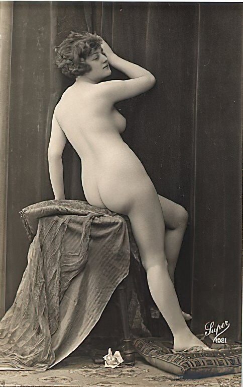 Volume 4 of Vintage Erotica and Photo Image Galleries of Classic Women Nude in the 1800s to the 1920s