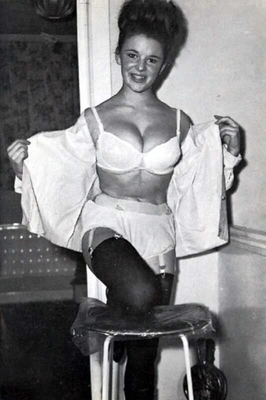 Vintage Erotica and Photo Image Galleries of Classic Women Nude in the 1950's