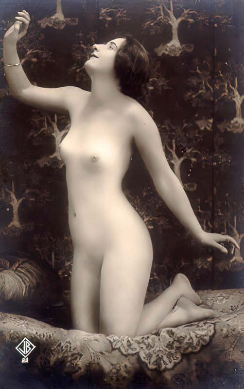 Volume 1 of Black and White Image of Naked / Nude Woman in the Classic Retro Period Volume 1 of Black and White Photo of Naked / Nude Women and Girls in the Vintage Era