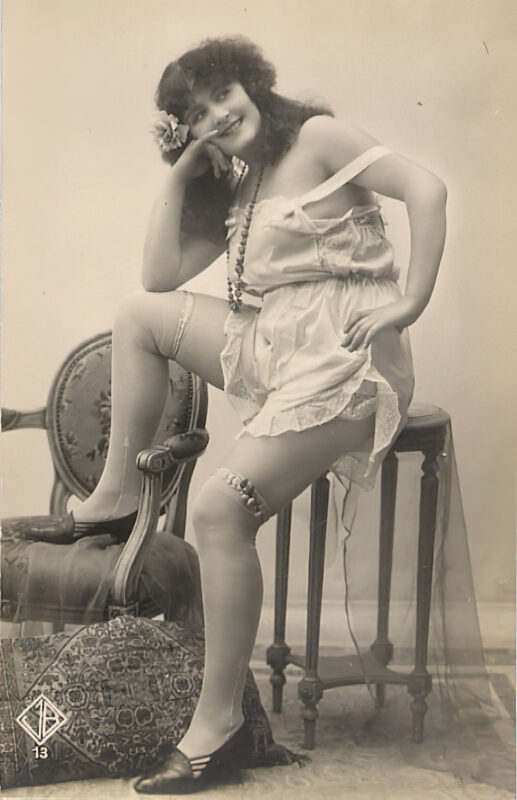Volume 1 of Black and White Image of Naked / Nude Woman in the Classic Retro Period Volume 1 of Black and White Photo of Naked / Nude Women and Girls in the Vintage Era