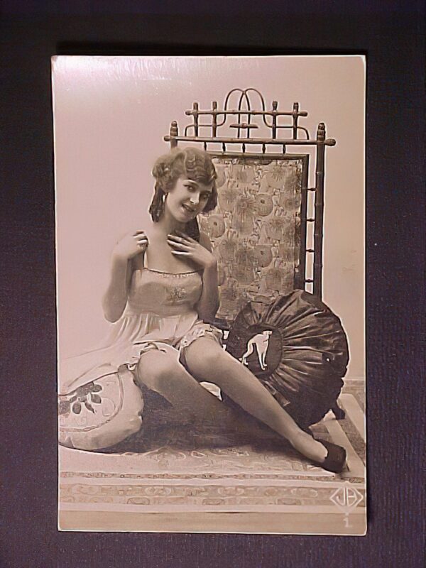 Volume 1 of Black and White Image of Naked / Nude Woman in the Classic Retro Period Volume 1 of Black and White Photo of Naked / Nude Women and Girls in the Vintage Era