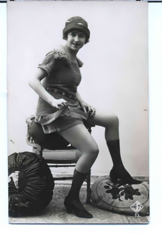 Volume 1 of Black and White Image of Naked / Nude Woman in the Classic Retro Period Volume 1 of Black and White Photo of Naked / Nude Women and Girls in the Vintage Era