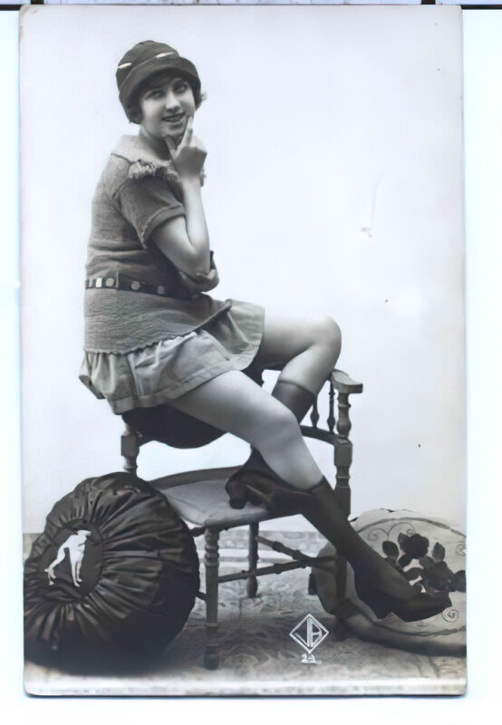 Volume 1 of Black and White Image of Naked / Nude Woman in the Classic Retro Period Volume 1 of Black and White Photo of Naked / Nude Women and Girls in the Vintage Era