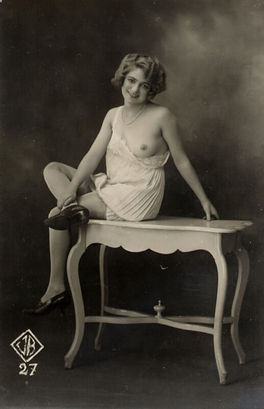 Volume 1 of Black and White Image of Naked / Nude Woman in the Classic Retro Period Volume 1 of Black and White Photo of Naked / Nude Women and Girls in the Vintage Era