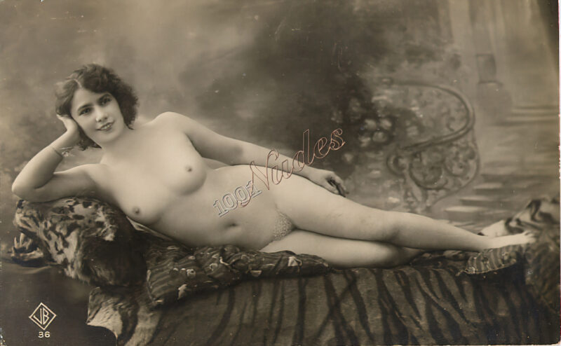 Volume 1 of Black and White Image of Naked / Nude Woman in the Classic Retro Period Volume 1 of Black and White Photo of Naked / Nude Women and Girls in the Vintage Era