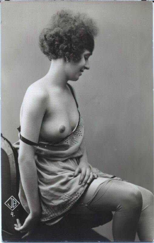 Volume 1 of Black and White Image of Naked / Nude Woman in the Classic Retro Period Volume 1 of Black and White Photo of Naked / Nude Women and Girls in the Vintage Era