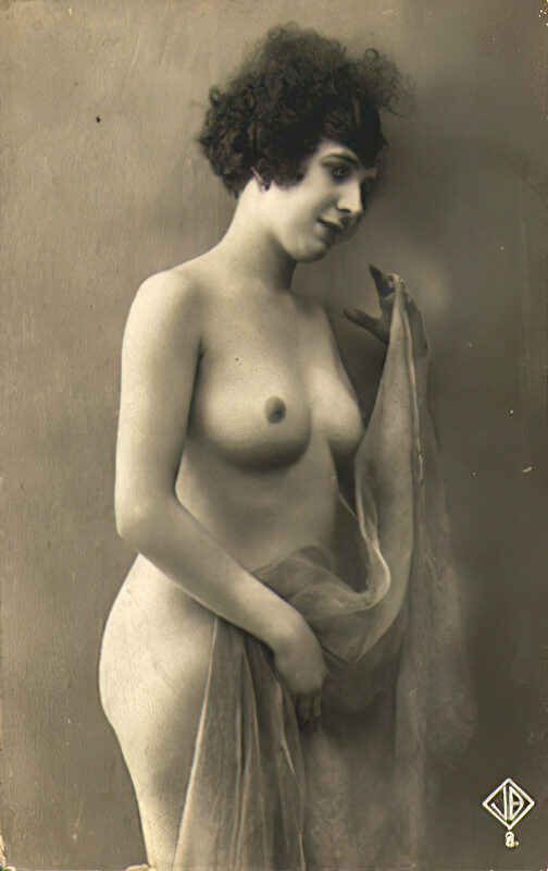 Volume 1 of Black and White Image of Naked / Nude Woman in the Classic Retro Period Volume 1 of Black and White Photo of Naked / Nude Women and Girls in the Vintage Era