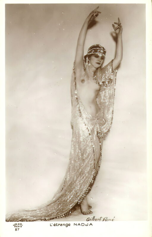 Volume 1 of Black and White Image of Naked / Nude Woman in the Classic Retro Period Volume 1 of Black and White Photo of Naked / Nude Women and Girls in the Vintage Era