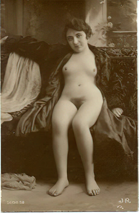 Volume 1 of Black and White Image of Naked / Nude Woman in the Classic Retro Period Volume 1 of Black and White Photo of Naked / Nude Women and Girls in the Vintage Era