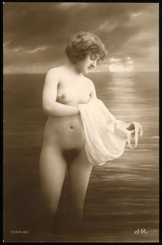 Volume 1 of Black and White Image of Naked / Nude Woman in the Classic Retro Period Volume 1 of Black and White Photo of Naked / Nude Women and Girls in the Vintage Era