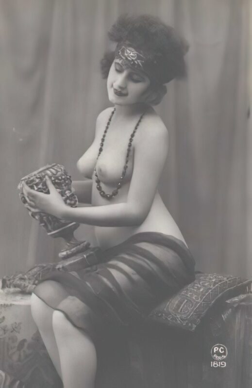 B&W Volume 5 Image of Naked / Nude Woman in the Vintage Era