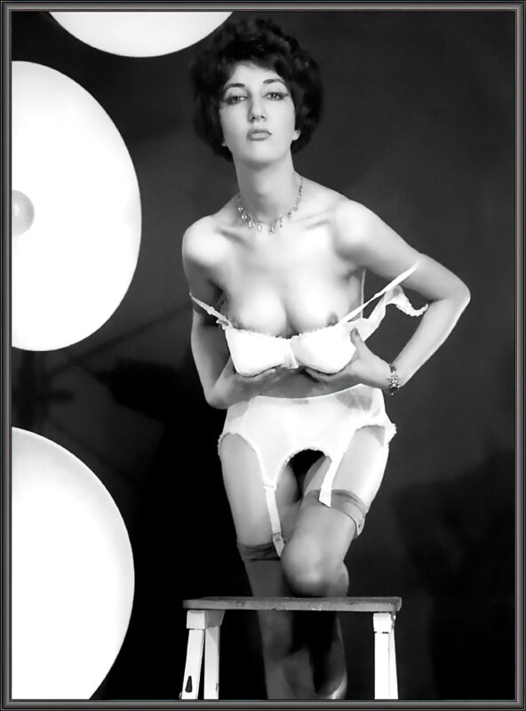 Retro Girls naked in the 1960's Vintage Erotica and Photo Image Galleries of Classic Women Nude in the 1960's