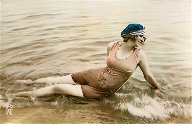 Photo 780 - Color Tint Vintage Nude Men and Women Sepia, Monochrome and Others Photo 780 - Color Tint Vintage Nude Men and Women Sepia, Monochrome and Others