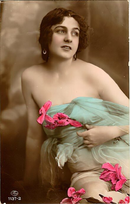 Photo 813 - Color Tint Vintage Nude Men and Women Sepia, Monochrome and Others Photo 813 - Color Tint Vintage Nude Men and Women Sepia, Monochrome and Others