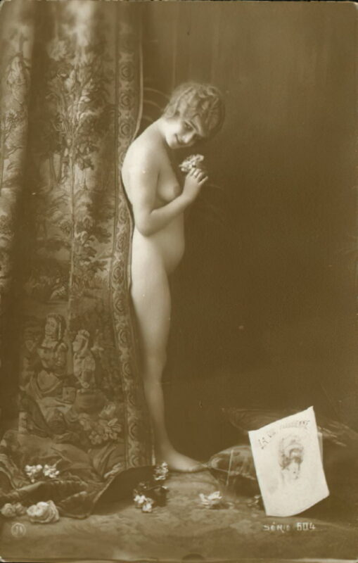 Volume 1 of Black and White Image of Naked / Nude Woman in the Classic Retro Period Volume 1 of Black and White Photo of Naked / Nude Women and Girls in the Vintage Era