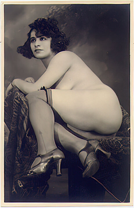 Volume 1 of Black and White Image of Naked / Nude Woman in the Classic Retro Period Volume 1 of Black and White Photo of Naked / Nude Women and Girls in the Vintage Era