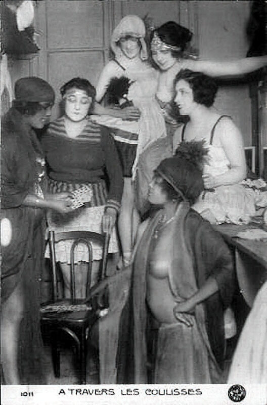 Volume 1 of Black and White Image of Naked / Nude Woman in the Classic Retro Period Volume 1 of Black and White Photo of Naked / Nude Women and Girls in the Vintage Era