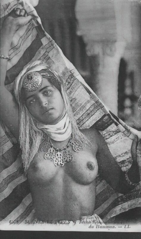 Volume 1 of Black and White Image of Naked / Nude Woman in the Classic Retro Period Volume 1 of Black and White Photo of Naked / Nude Women and Girls in the Vintage Era