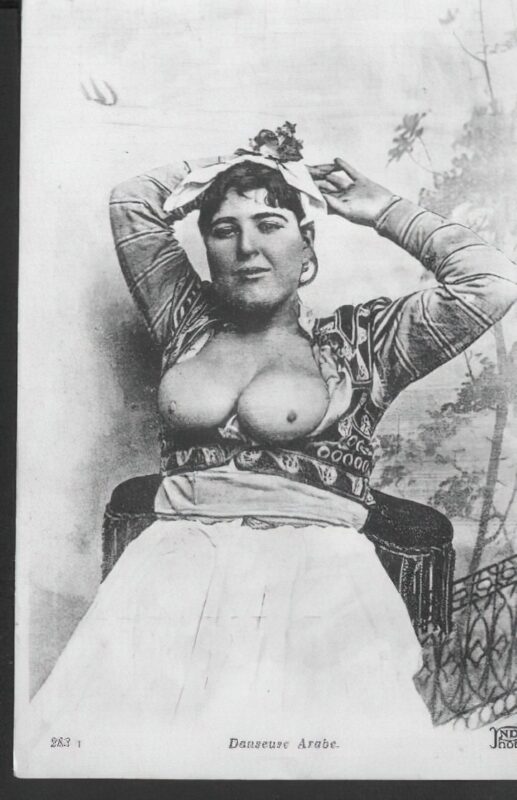 Volume 1 of Black and White Image of Naked / Nude Woman in the Classic Retro Period Volume 1 of Black and White Photo of Naked / Nude Women and Girls in the Vintage Era