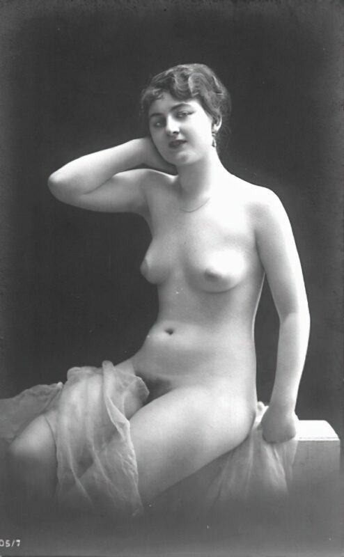 Volume 1 of Black and White Image of Naked / Nude Woman in the Classic Retro Period Volume 1 of Black and White Photo of Naked / Nude Women and Girls in the Vintage Era