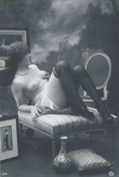 Volume 1 of Black and White Image of Naked / Nude Woman in the Classic Retro Period Volume 1 of Black and White Photo of Naked / Nude Women and Girls in the Vintage Era