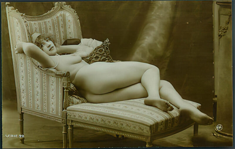 Volume 1 of Black and White Image of Naked / Nude Woman in the Classic Retro Period Volume 1 of Black and White Photo of Naked / Nude Women and Girls in the Vintage Era