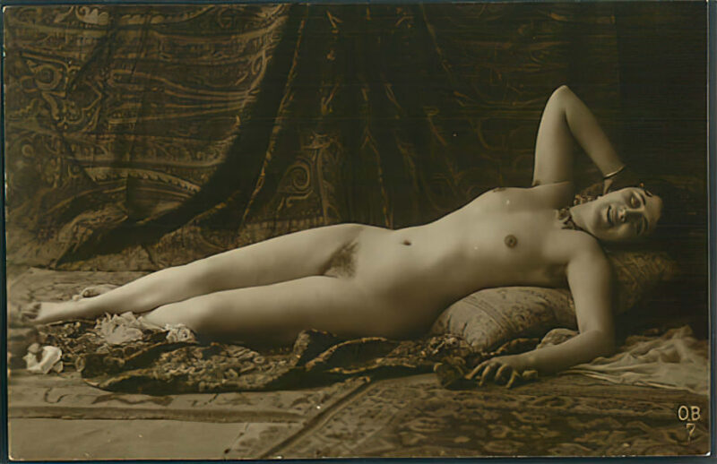 Volume 1 of Black and White Image of Naked / Nude Woman in the Classic Retro Period Volume 1 of Black and White Photo of Naked / Nude Women and Girls in the Vintage Era