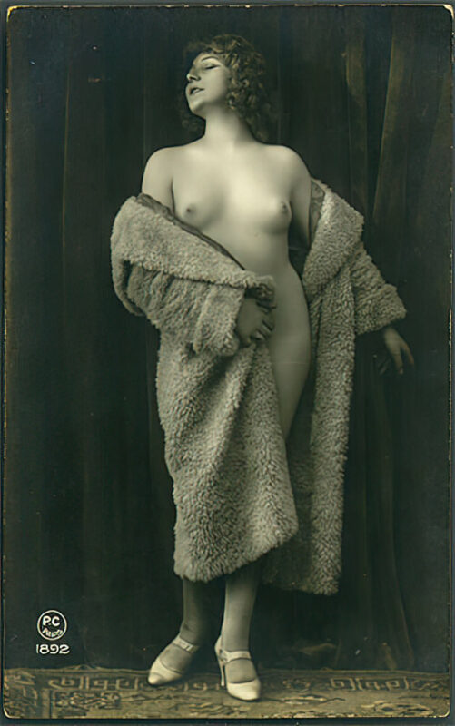 Volume 1 of Black and White Image of Naked / Nude Woman in the Classic Retro Period Volume 1 of Black and White Photo of Naked / Nude Women and Girls in the Vintage Era