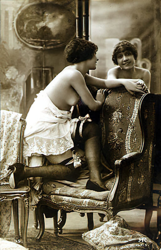 Volume 3 of Black and White Photo of Naked / Nude Women and Girls in the Vintage Era