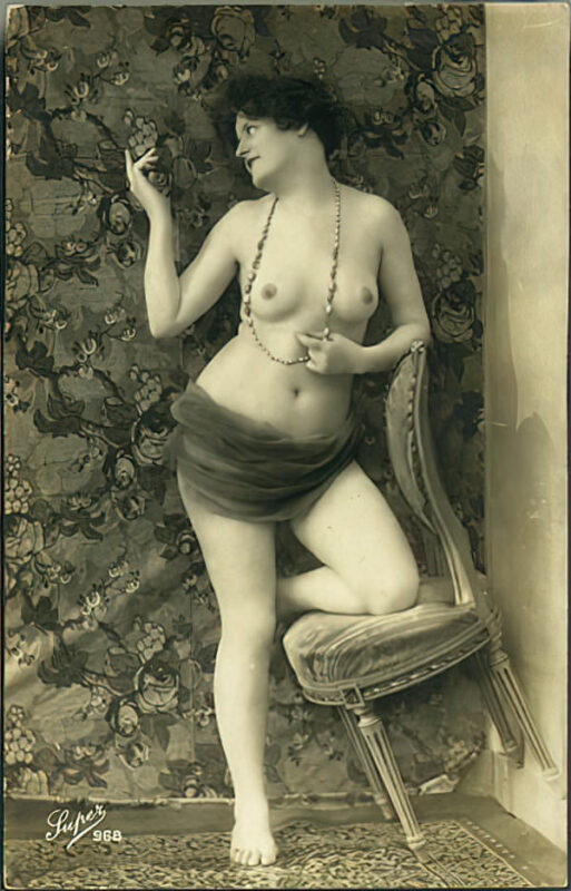 Volume 1 of Black and White Image of Naked / Nude Woman in the Classic Retro Period Volume 1 of Black and White Photo of Naked / Nude Women and Girls in the Vintage Era