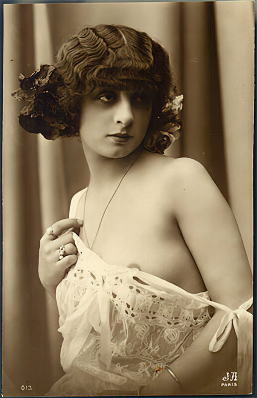 Volume 3 of Black and White Photo of Naked / Nude Women and Girls in the Vintage Era