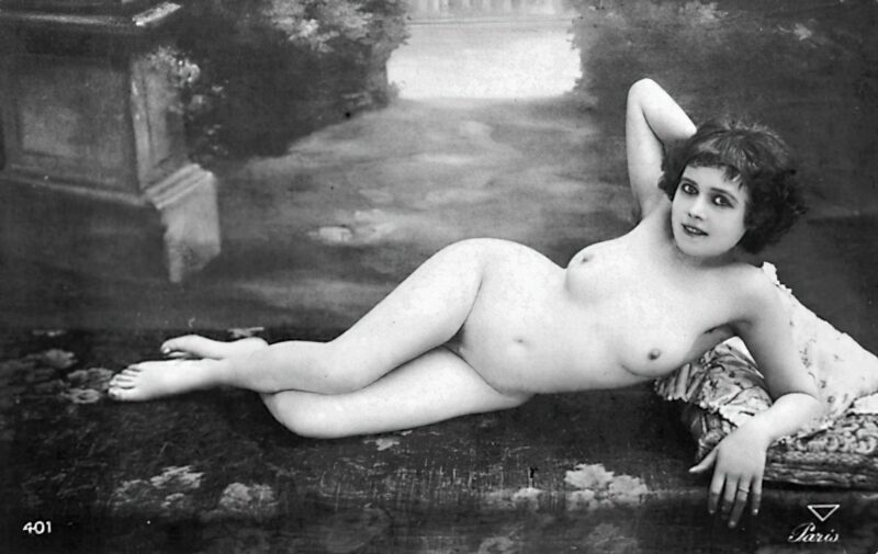 Volume 1 of Black and White Image of Naked / Nude Woman in the Classic Retro Period Volume 1 of Black and White Photo of Naked / Nude Women and Girls in the Vintage Era