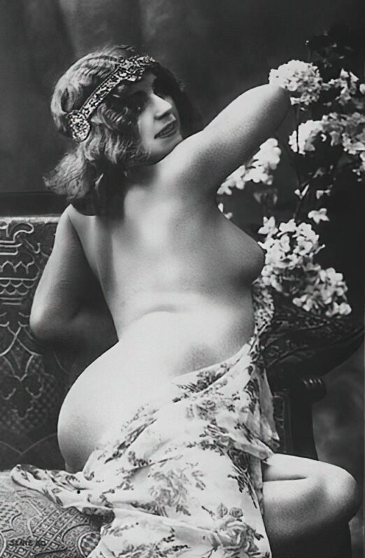 Volume 3 of Black and White Photo of Naked / Nude Women and Girls in the Vintage Era