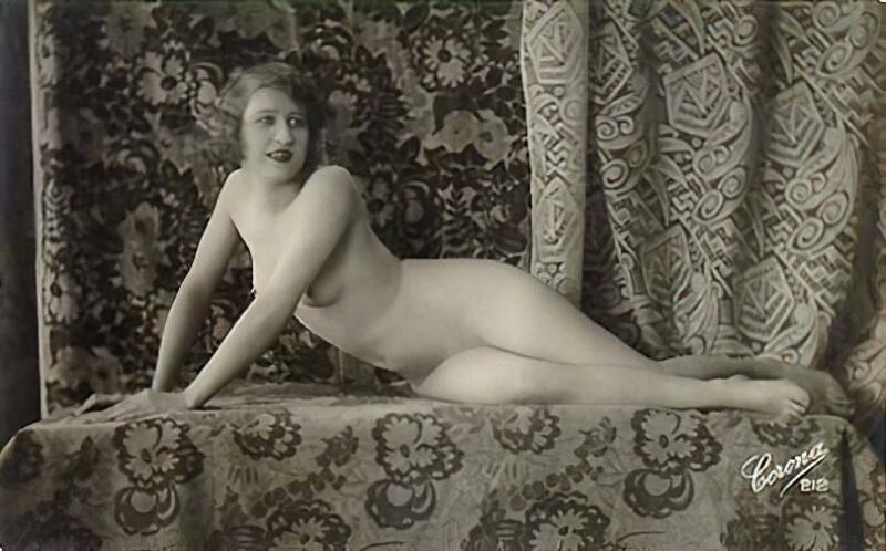 Volume 3 of Black and White Photo of Naked / Nude Women and Girls in the Vintage Era