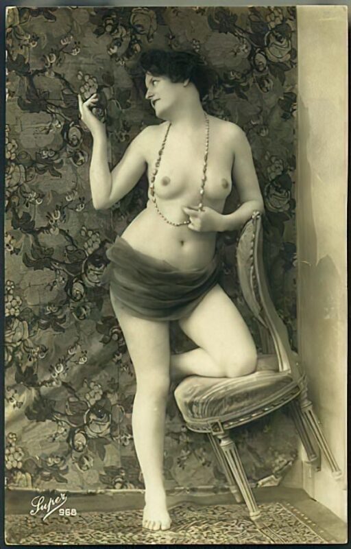 Volume 1 of Black and White Image of Naked / Nude Woman in the Classic Retro Period Volume 1 of Black and White Photo of Naked / Nude Women and Girls in the Vintage Era