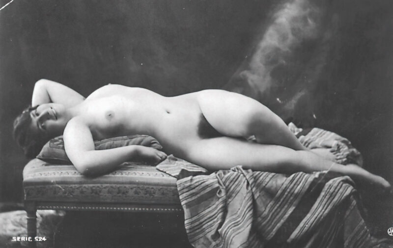 Volume 1 of Black and White Image of Naked / Nude Woman in the Classic Retro Period Volume 1 of Black and White Photo of Naked / Nude Women and Girls in the Vintage Era