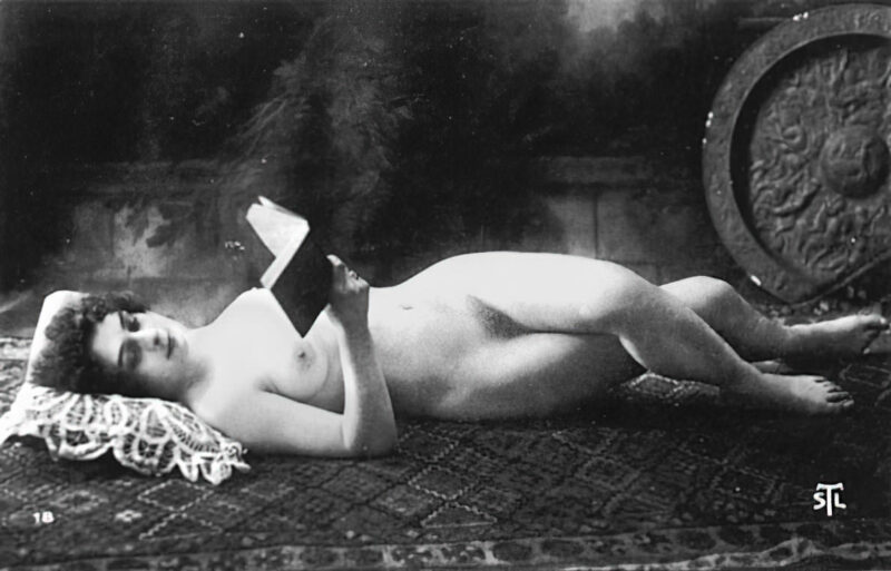 Volume 1 of Black and White Image of Naked / Nude Woman in the Classic Retro Period Volume 1 of Black and White Photo of Naked / Nude Women and Girls in the Vintage Era