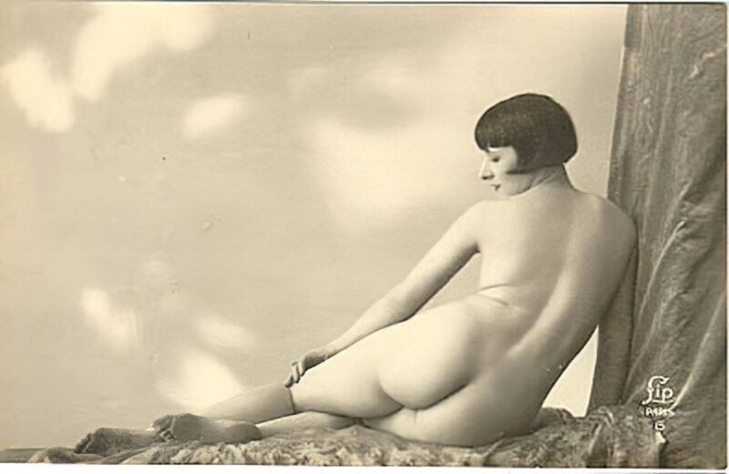 Volume 1 of Black and White Image of Naked / Nude Woman in the Classic Retro Period Volume 1 of Black and White Photo of Naked / Nude Women and Girls in the Vintage Era