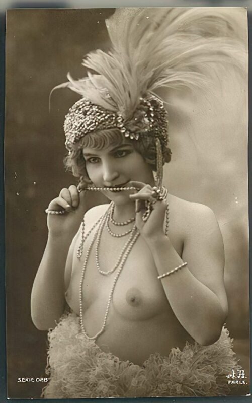 Volume 4 of Black and White Image of Naked / Nude Women and Girls in the Vintage Era