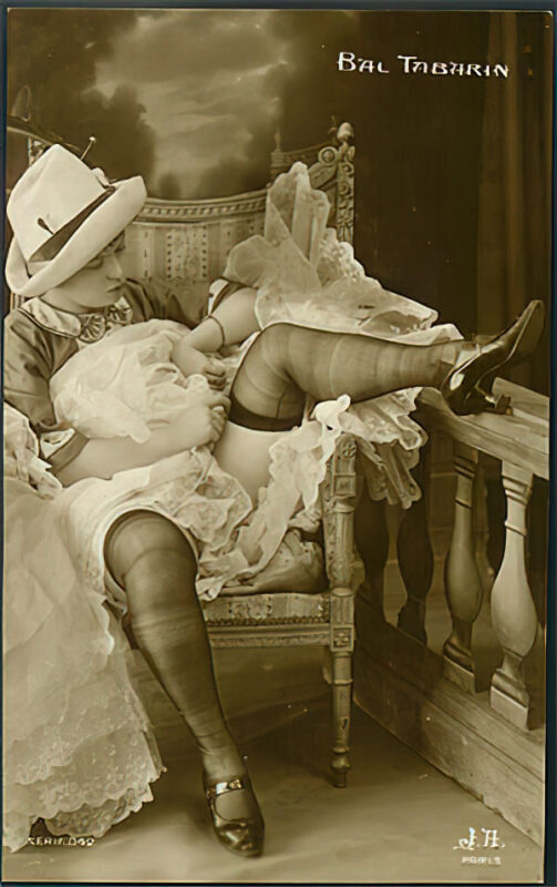Volume 1 of Black and White Image of Naked / Nude Woman in the Classic Retro Period Volume 1 of Black and White Photo of Naked / Nude Women and Girls in the Vintage Era