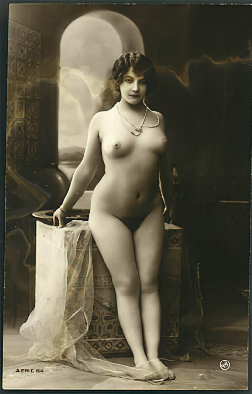 Volume 1 of Black and White Image of Naked / Nude Woman in the Classic Retro Period Volume 1 of Black and White Photo of Naked / Nude Women and Girls in the Vintage Era