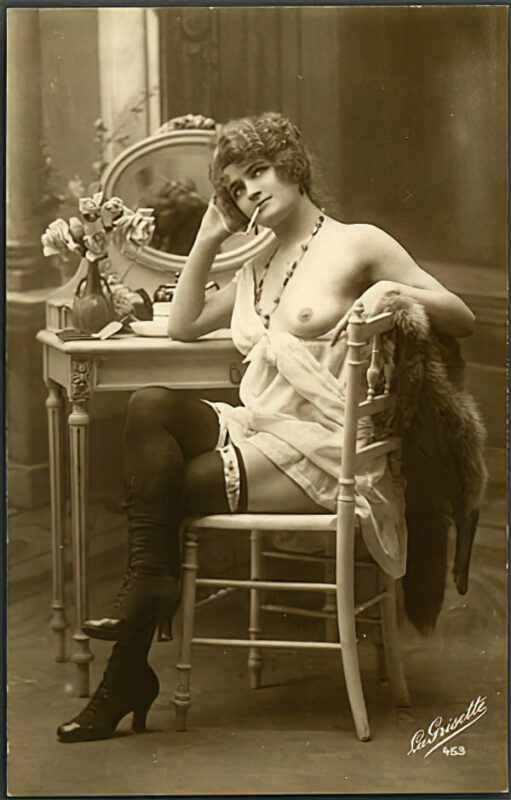 Volume 1 of Black and White Image of Naked / Nude Woman in the Classic Retro Period Volume 1 of Black and White Photo of Naked / Nude Women and Girls in the Vintage Era
