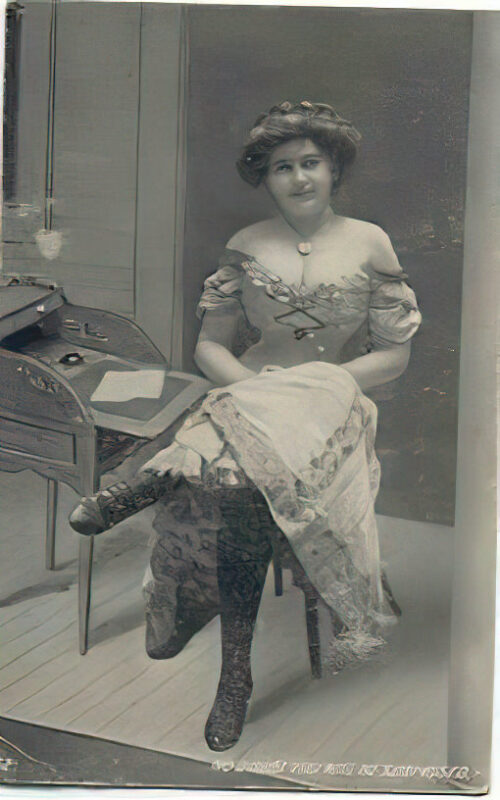 B&W Volume 5 Image of Naked / Nude Woman in the Vintage Era